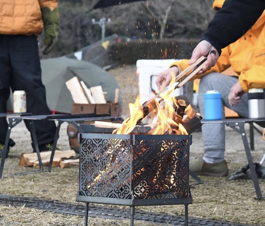 バーベキュー 焚火台 多人用 庭 家族用 大型 テーブル キャンプ (岩の