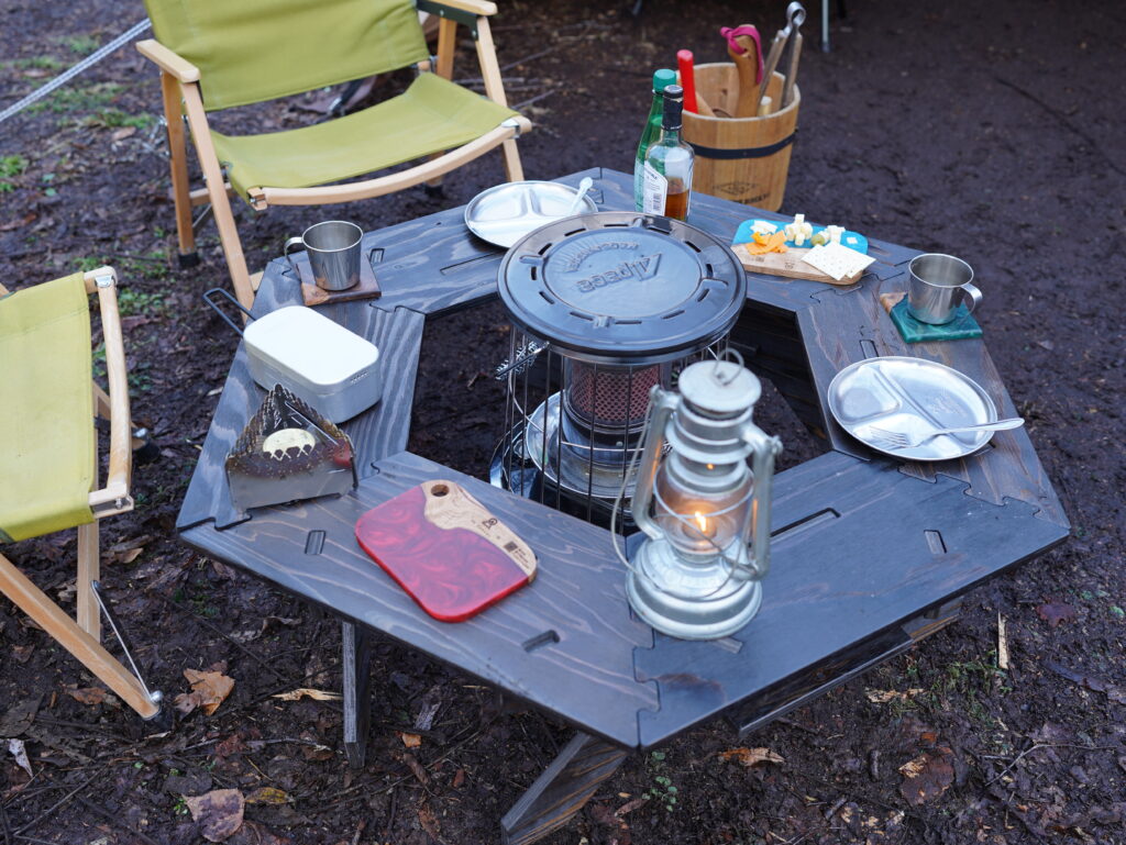 OMOiDヘキサテーブルをキャンプテンスタッグ製と比較！軽さと浮き造り 