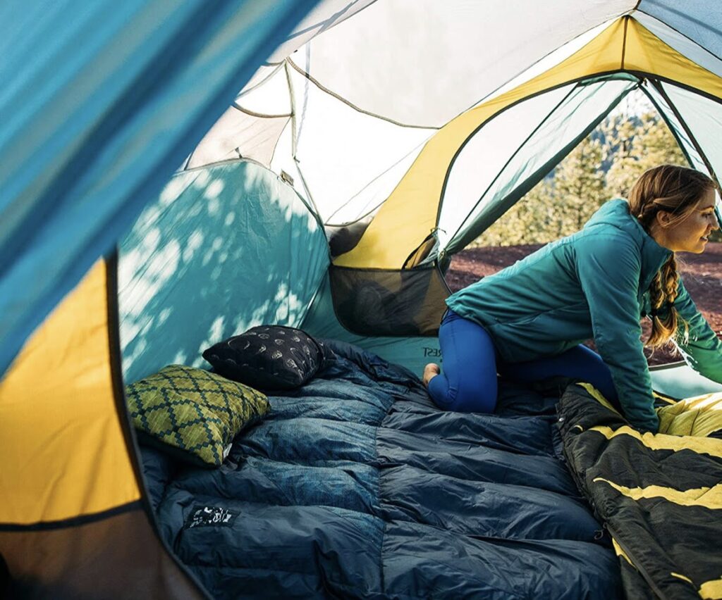 キャンプに枕は必要!?不要!?最新キャンプ用おすすめ枕10選！ – Sotopia