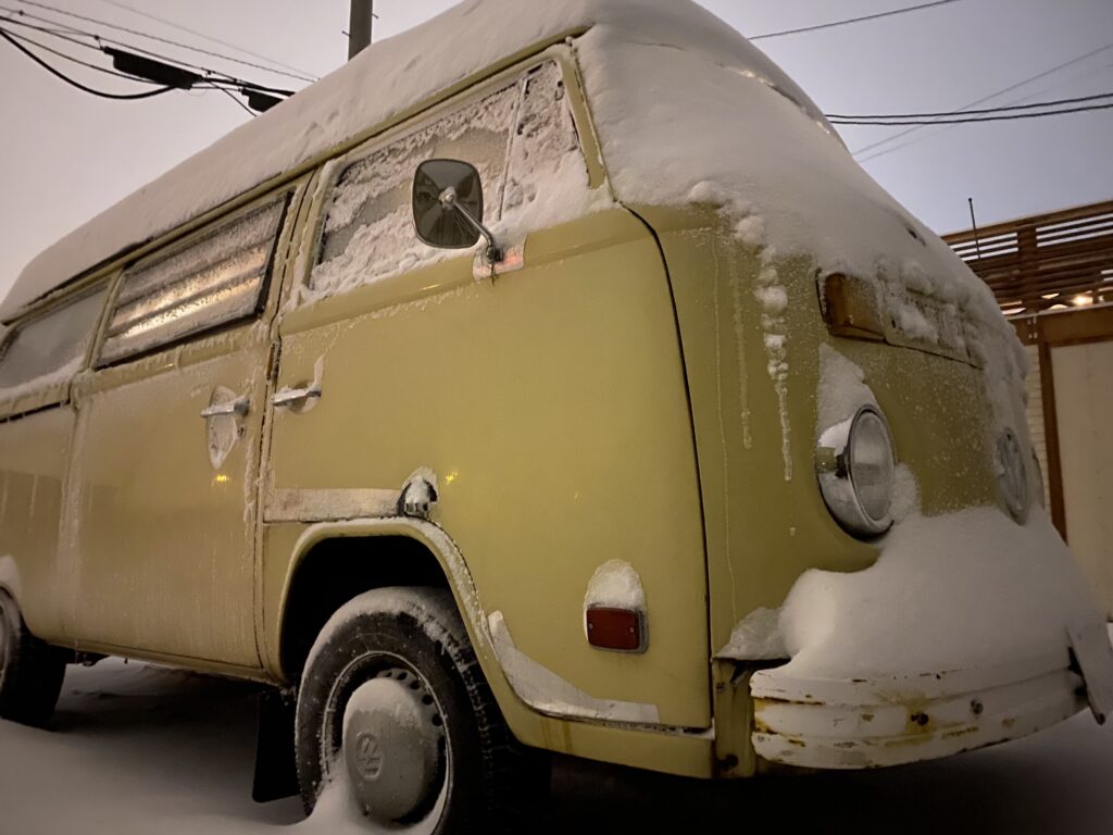 冬の車中泊で凍死や一酸化炭素中毒は大丈夫 車中泊に必須のアイテム５選 株式会社 8a Garage ヤエイガレージ